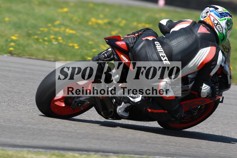 /Archiv-2022/07 16.04.2022 Speer Racing ADR/Gruppe gelb/backside